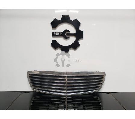 PARRILLA DELANTERA CLASE E W211 2003 AL 2006