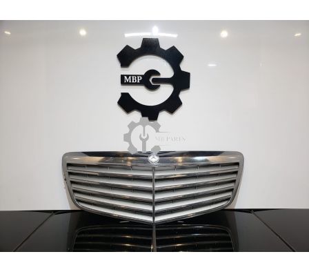 PARRILLA DELANTERA CLASE E W211 2007 AL 2009