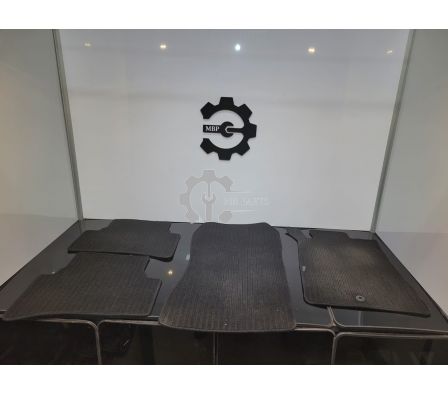 JUEGO DE ALFOMBRA PARA CLASE C W203 USADO